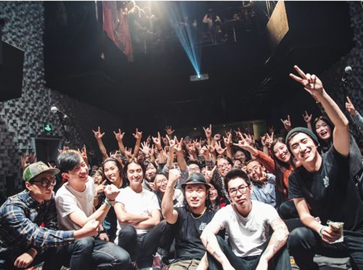 WHO&rsquo;S LISTENING？