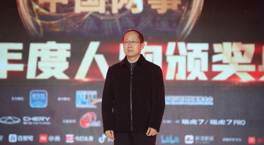 現場向&ldquo;時代楷模"張富清頒發特別致敬獎