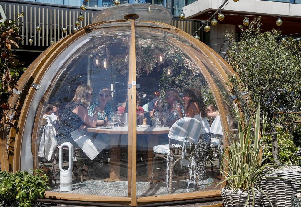 專家:英國處在第三波疫情初期 應(yīng)推遲解封