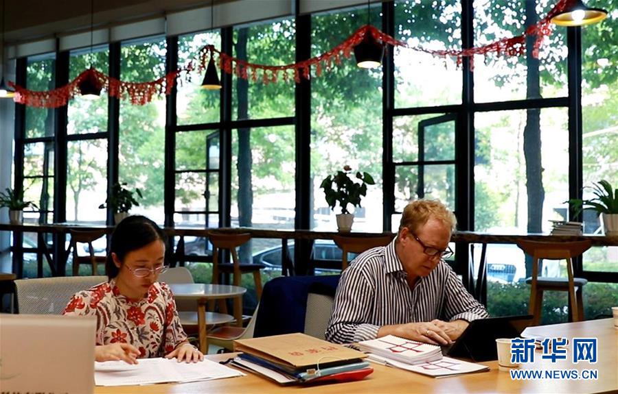 （十九大時(shí)光&middot;圖文互動(dòng)）（1）中國(guó)成就，世界矚目&mdash;&mdash;來自基層蹲點(diǎn)現(xiàn)場(chǎng)的報(bào)道