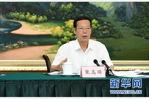 9月16日至18日，中共中央政治局常委、國(guó)務(wù)院副總理張高麗在廣西調(diào)研。這是9月17日，張高麗在南寧主持召開&ldquo;十三五&rdquo;規(guī)劃編制工作座談會(huì)。 新華社記者張鐸攝 