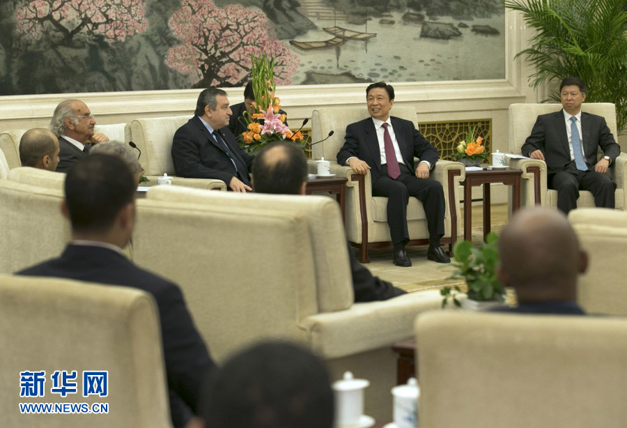 4月25日，國家副主席李源潮在北京人民大會堂會見出席&ldquo;中國－阿拉伯國家政黨對話會&rdquo;的外方代表。 新華社記者馬占成攝