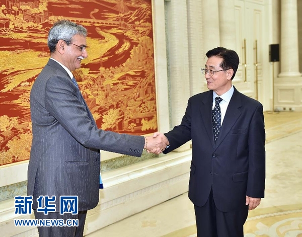 5月9日,中共中央書(shū)記處書(shū)記、中央紀(jì)委副書(shū)記趙洪祝在北京會(huì)見(jiàn)印度中央監(jiān)察委員會(huì)主席喬杜里。 新華社記者 李濤 攝 5月9日,中共中央書(shū)記處書(shū)記、中央紀(jì)委副書(shū)記趙洪祝在北京會(huì)見(jiàn)印度中央監(jiān)察委員會(huì)主席喬杜里。 新華社記者 李濤 攝