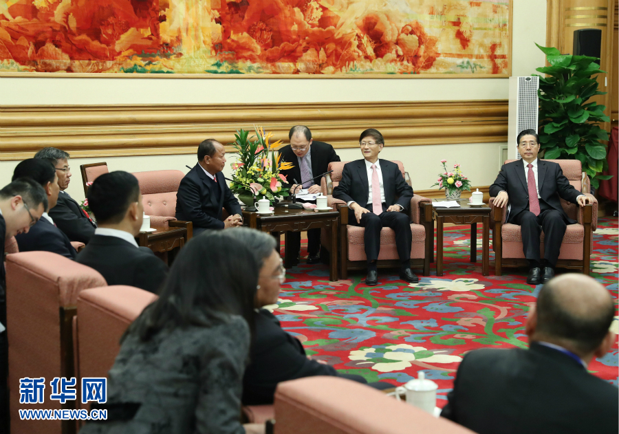 12月27日，中共中央政治局委員、中央政法委書記孟建柱在北京集體會見出席湄公河流域執法安全合作機制成立五周年部長級會議的各國代表團團長。新華社記者 王曄 攝 