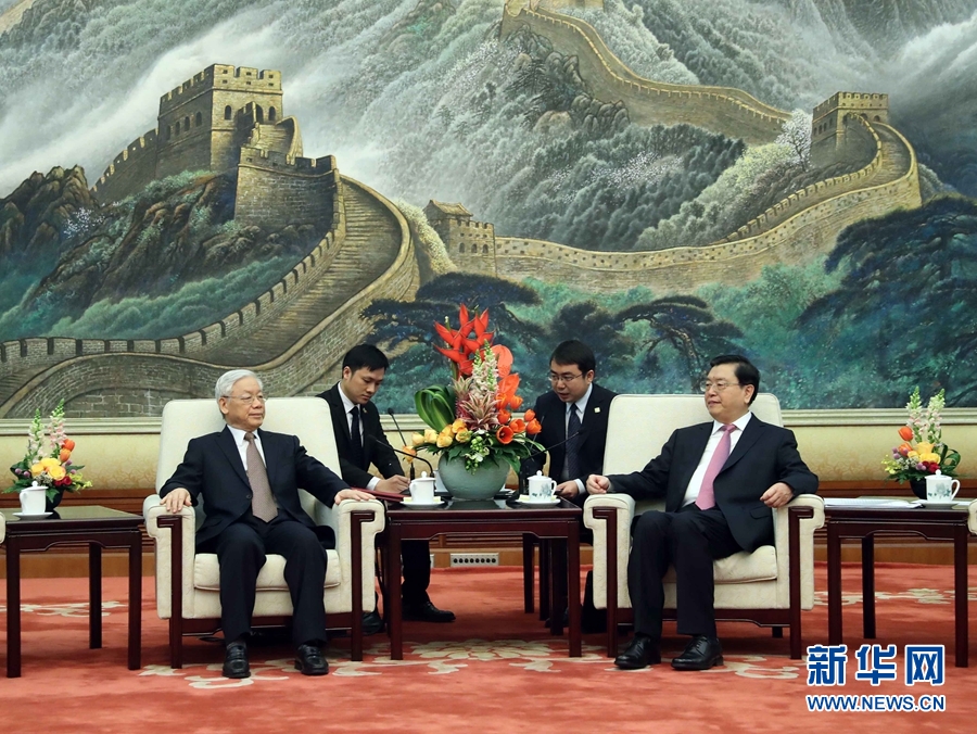 1月13日,中共中央政治局常委、全國人大常委會委員長張德江在北京人民大會堂會見越共中央總書記阮富仲。 新華社記者 劉衛(wèi)兵 攝 1月13日,中共中央政治局常委、全國人大常委會委員長張德江在北京人民大會堂會見越共中央總書記阮富仲。 新華社記者 劉衛(wèi)兵 攝