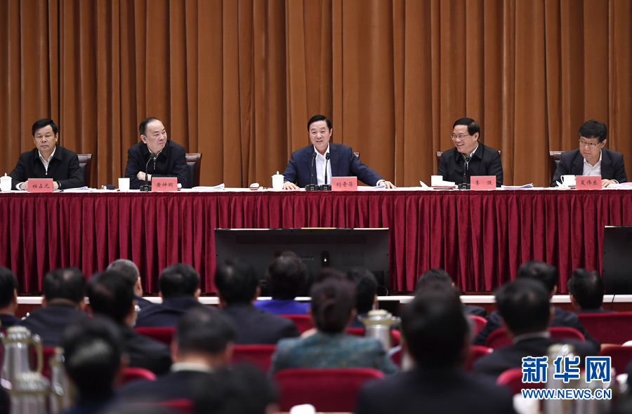 4月7日，全國(guó)創(chuàng)建文明城市工作經(jīng)驗(yàn)交流會(huì)在江蘇張家港市召開(kāi)，中共中央政治局委員、中宣部部長(zhǎng)、中央文明委副主任劉奇葆出席會(huì)議并講話。新華社記者 燕雁 攝
