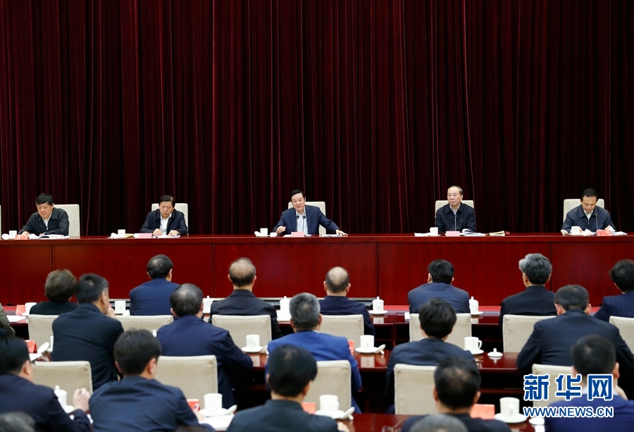 4月13日，中央宣傳部、中央政法委在北京召開貫徹落實(shí)《關(guān)于進(jìn)一步把社會(huì)主義核心價(jià)值觀融入法治建設(shè)的指導(dǎo)意見》電視電話會(huì)議。中共中央政治局委員、中央書記處書記、中宣部部長劉奇葆出席會(huì)議并講話。新華社記者丁海濤攝