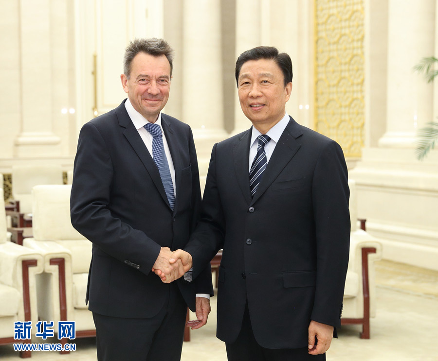 5月15日，國(guó)家副主席、中國(guó)紅十字會(huì)名譽(yù)會(huì)長(zhǎng)李源潮在北京會(huì)見(jiàn)來(lái)華出席&ldquo;一帶一路&rdquo;國(guó)際合作高峰論壇的紅十字國(guó)際委員會(huì)主席莫雷爾。新華社記者 王曄 攝