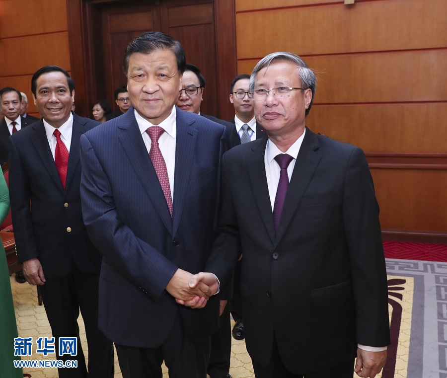 應越南共產黨邀請，中共中央政治局常委、中央書記處書記劉云山9月18日至19日對越南進行正式訪問。這是9月18日，劉云山在河內與越共中央政治局委員陳國旺舉行會談。 新華社記者 龐興雷 攝