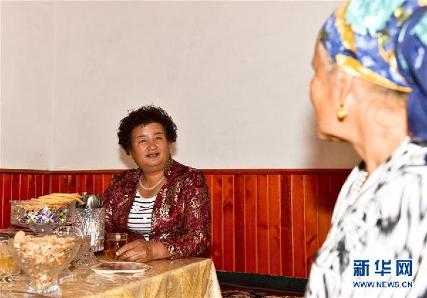 (十九大代表風(fēng)采·圖文互動(dòng))(3)“農(nóng)民”李元敏:打造村民引以為豪的新“蓋買”