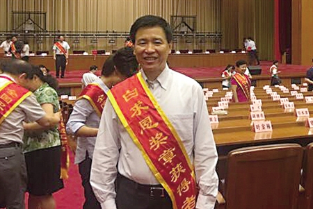 黃國寧被授予我國衛生行業的最高榮譽&ldquo;白求恩獎章&rdquo;。