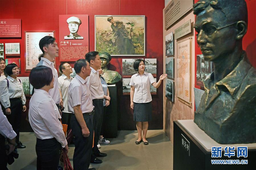 (新華全媒頭條·圖文互動)(7)全黨來一個大學(xué)習(xí)——新時代中國共產(chǎn)黨人的理論自覺