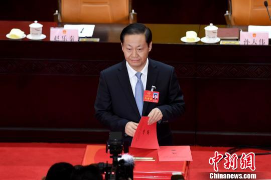 彭清華當選廣西人大常委會主任陳武當選自治區主席