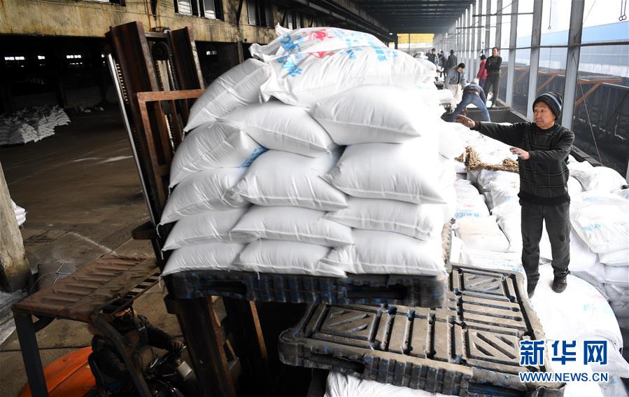 （新春走基層）（6）安徽：農(nóng)資&ldquo;春運&rdquo;助春耕