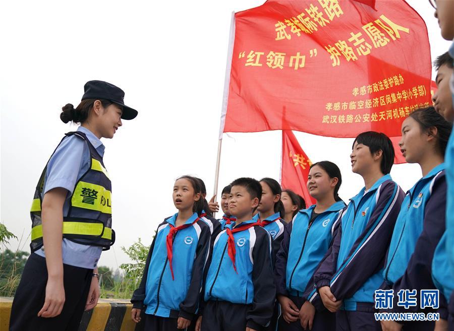 （社會）（3）孩子們的&ldquo;紅領巾護路志愿隊&rdquo;