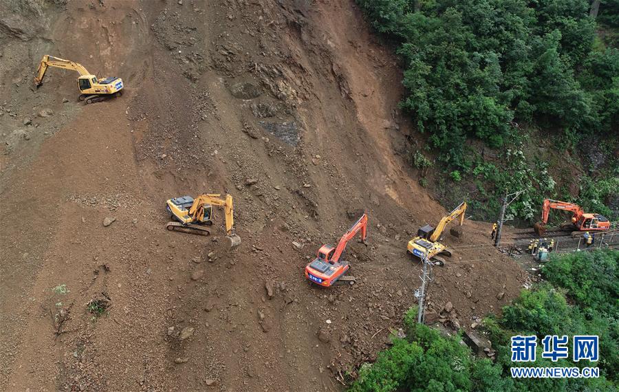 （防汛抗洪）（3）寶成鐵路搶通工作繼續進行