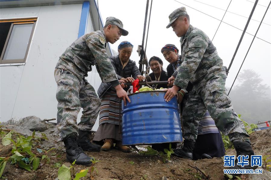 （圖文互動）（2）特寫：&ldquo;八一&rdquo;禮物，飛向云端哨所