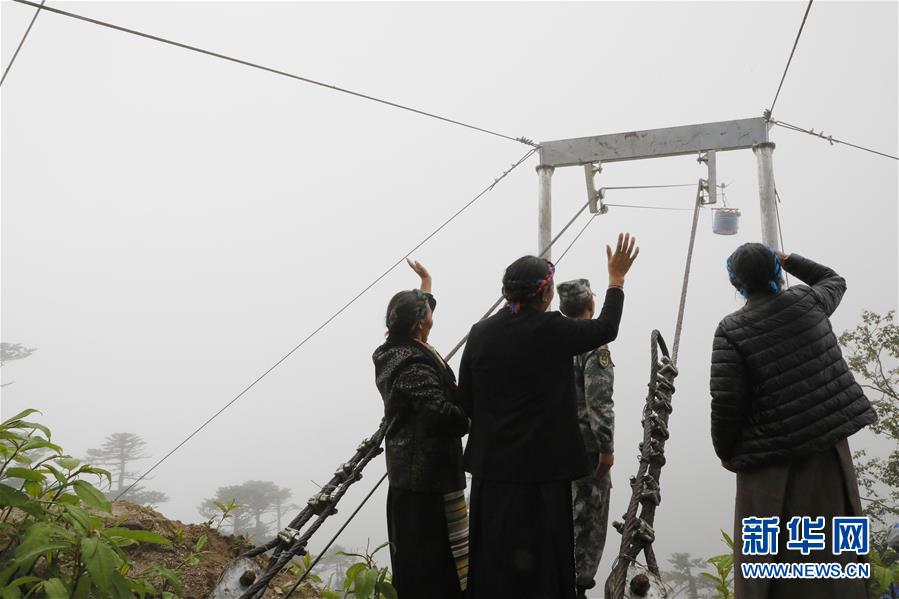 （圖文互動）（6）特寫：&ldquo;八一&rdquo;禮物，飛向云端哨所