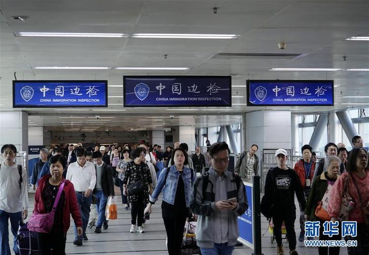 （圖文互動(dòng)）（4）四十年、一扇窗&mdash;&mdash;兩地值守者眼中的羅湖橋