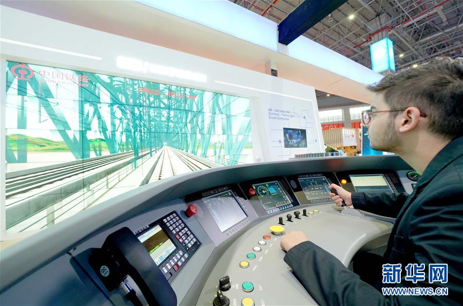 （新華全媒頭條&middot;圖文互動）（1）新華社評論員：向著更加壯闊的航程&mdash;&mdash;致敬改革開放40周年