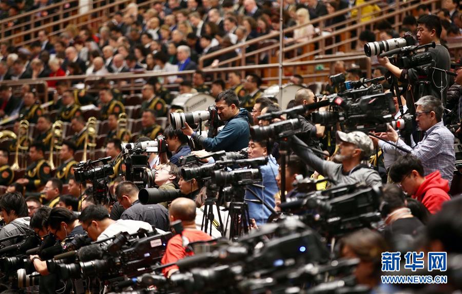 （兩會(huì)&middot;人大開(kāi)幕&middot;XHDW）（12）十三屆全國(guó)人大一次會(huì)議在京開(kāi)幕