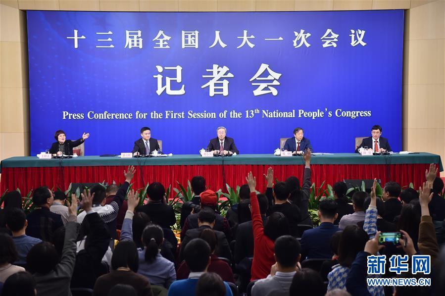 （兩會&middot;XHDW）（4）中國人民銀行行長周小川等就&ldquo;金融改革與發(fā)展&rdquo;答記者問