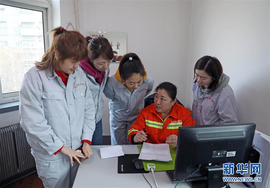 (新春走基層·代表委員履職)(2)馬路牙子上當代表——環衛工人莊艷的履職故事