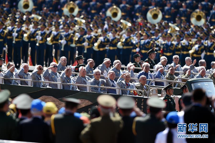 （新華全媒頭條·強(qiáng)軍思想引領(lǐng)新征程·圖文互動(dòng)）（2）那一刻，我們光榮接受檢閱