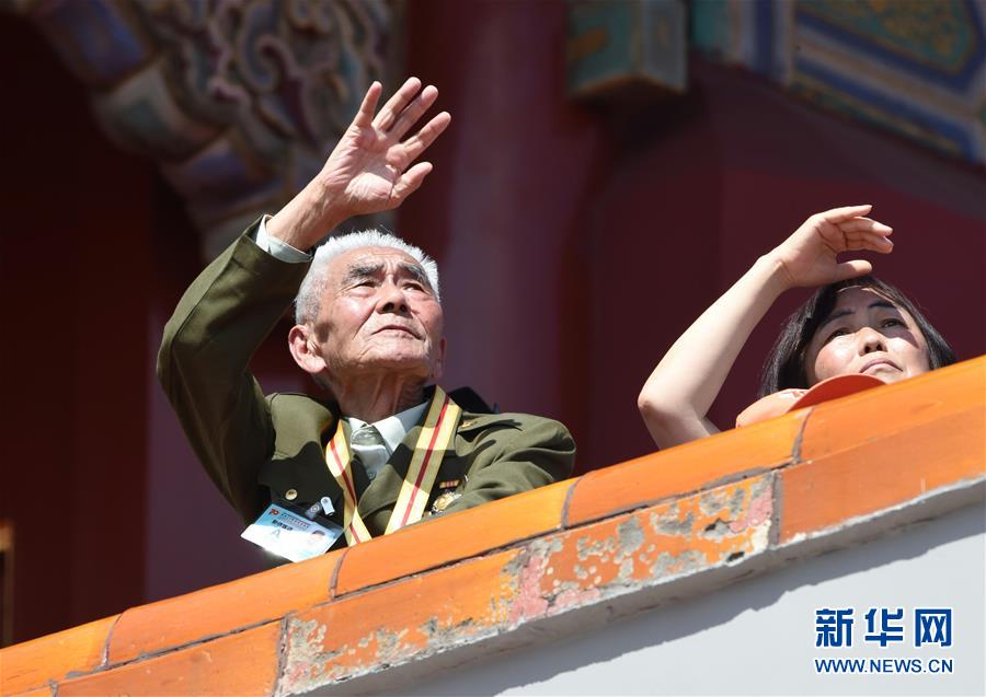 （新華全媒頭條·強(qiáng)軍思想引領(lǐng)新征程·圖文互動(dòng)）（3）那一刻，我們光榮接受檢閱