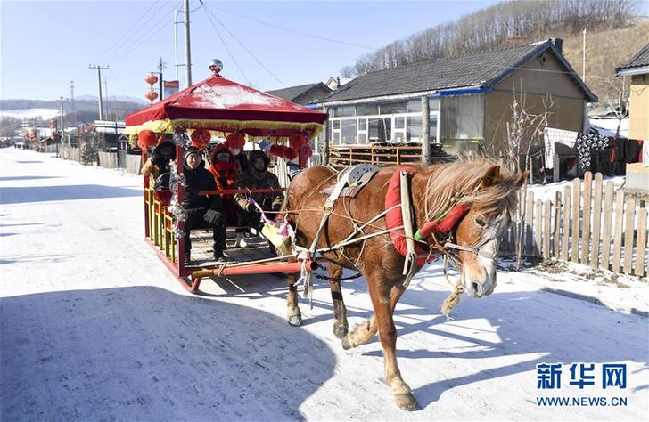 （在習近平新時代中國特色社會主義思想指引下&mdash;&mdash;新時代新作為新篇章&middot;圖文互動）（4）三年，從無名小屯到聲名遠播&mdash;&mdash;這個&ldquo;雪鄉&rdquo;是如何做到的？