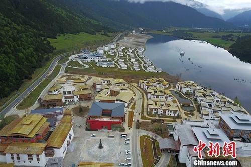 資料圖：初夏的西藏林芝魯朗小鎮美輪美奐。<a target='_blank' ><p  align=