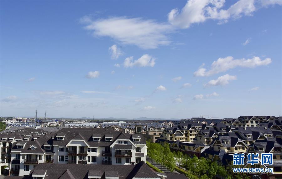 (在習近平新時代中國特色社會主義思想指引下——新時代新作為新篇章·圖文互動)(1)在這里,遇見“詩和遠方”——長白山下“第一鎮”的全域旅游實踐