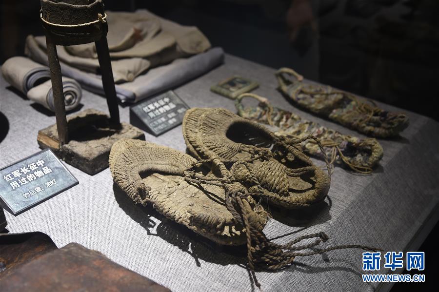 (壯麗70年·奮斗新時代——記者再走長征路·圖文互動)(3)夾金山上“馬燈紅”