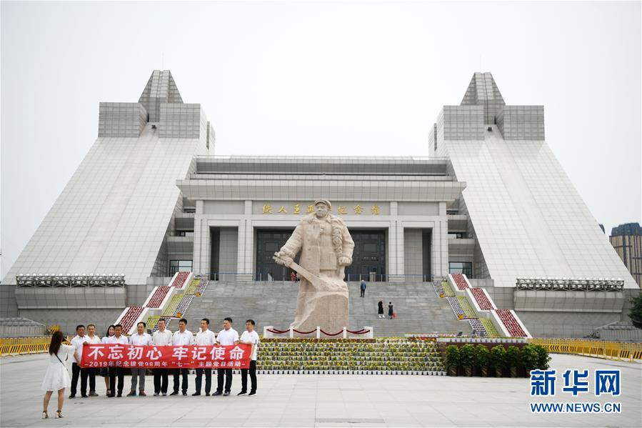 (新華全媒頭條·圖文互動(dòng))(1)百年油田正青春——記新時(shí)代大慶精神大慶人