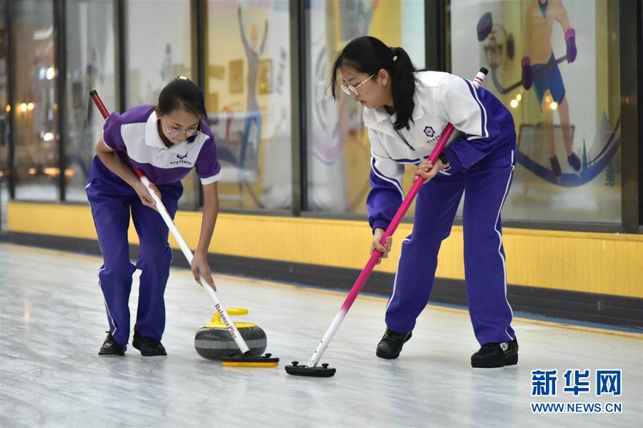 （體育&middot;圖文互動）（4）（在習近平新時代中國特色社會主義思想指引下&mdash;&mdash;新時代新作為新篇章&middot;總書記關心的百姓身邊事）奔跑吧，少年！&mdash;&mdash;體育讓孩子們插上強壯的翅膀（配本社同題文字稿）