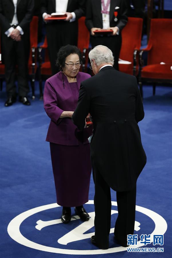 （壯麗70年&middot;奮斗新時(shí)代&mdash;&mdash;共和國(guó)榮光&middot;圖文互動(dòng)）（3）屠呦呦：與青蒿結(jié)緣 用中醫(yī)藥造福世界