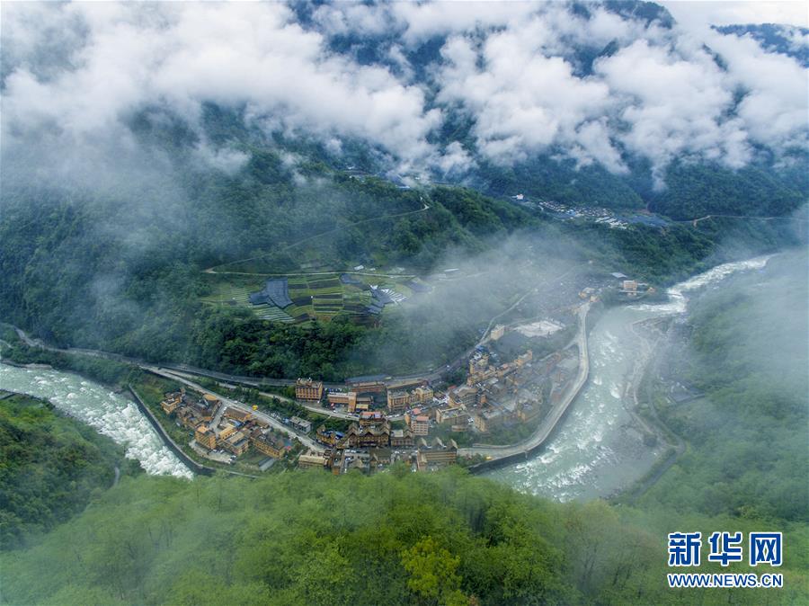 （新華全媒頭條&middot;圖文互動）（10）讓各民族手足相親守望相助&mdash;&mdash;以習近平同志為核心的黨中央關心少數民族和民族工作紀實