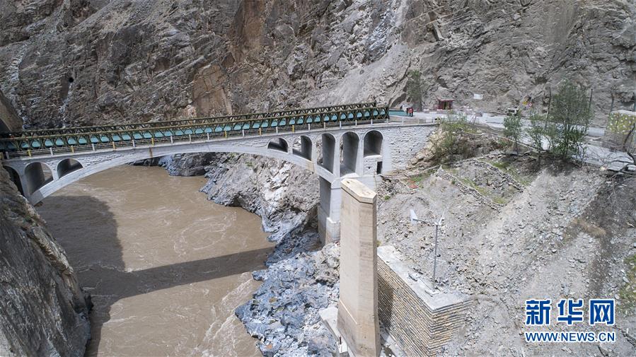 （新華全媒頭條&middot;圖文互動）（1）沒有終結的尋找&mdash;&mdash;追尋川藏公路上的一位無名烈士