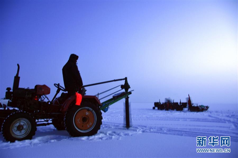 （新春走基層&middot;圖文互動）（1）&ldquo;干活的人不會冷&rdquo;&mdash;&mdash;直擊新疆吉力湖冬捕現場