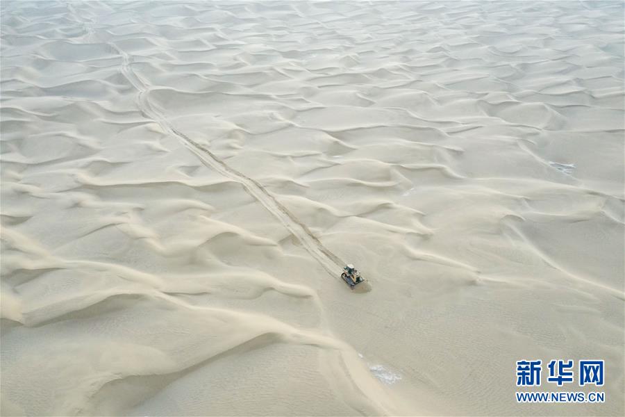 （新春走基層&middot;圖文互動）（2）特寫：與車為伴，獨行沙海