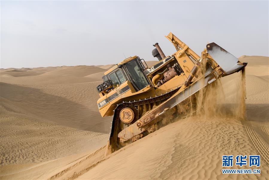 （新春走基層&middot;圖文互動）（3）特寫：與車為伴，獨行沙海