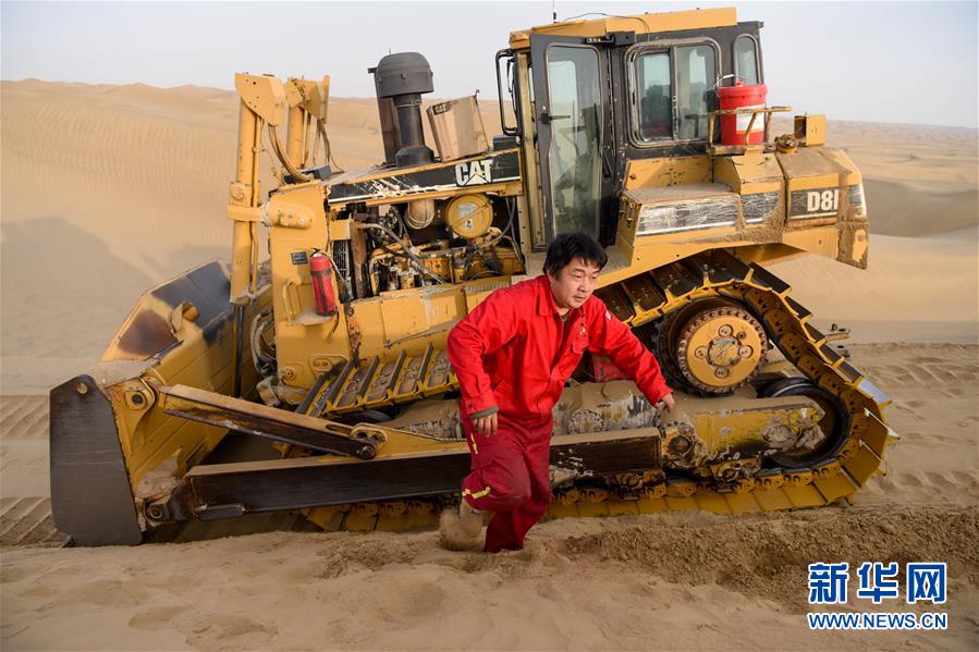 （新春走基層&middot;圖文互動）（5）特寫：與車為伴，獨行沙海
