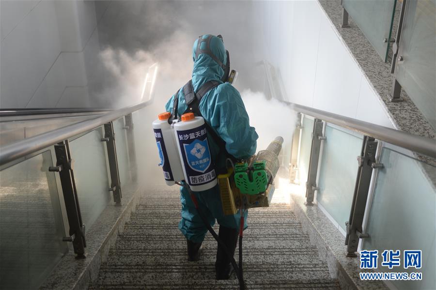 （聚焦疫情防控）（1）藍天志愿者的消毒戰&ldquo;疫&rdquo;