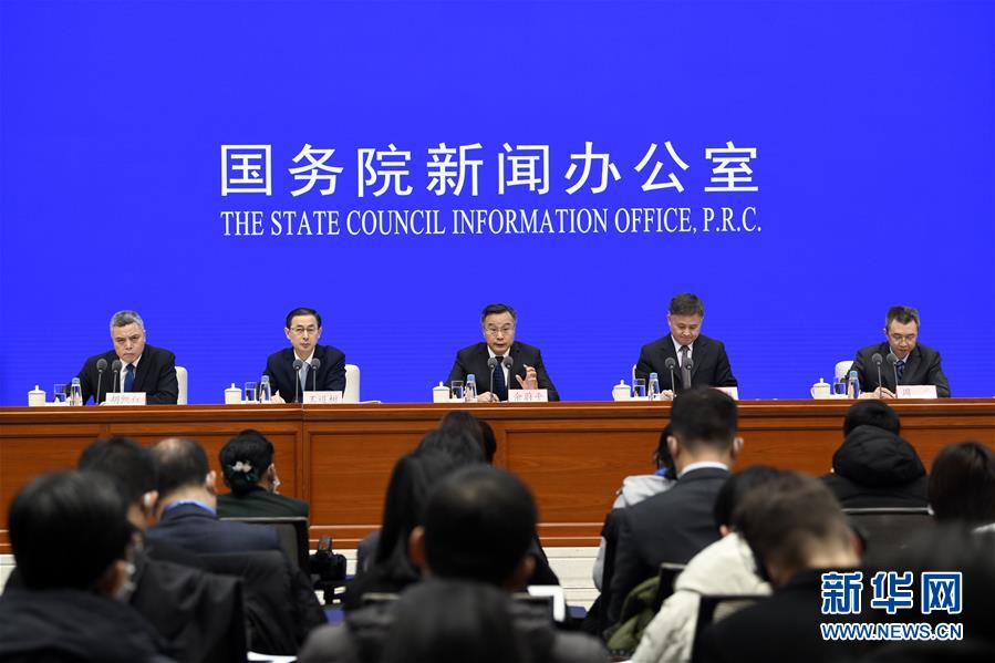 (新華全媒頭條·圖文互動(dòng)) (8)做好疫情防護(hù) 統(tǒng)籌抓好改革發(fā)展穩(wěn)定各項(xiàng)工作——堅(jiān)決打贏疫情防控阻擊戰(zhàn)系列述評(píng)之四