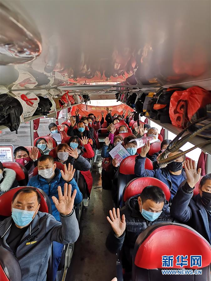 （做好六穩(wěn)工作 應(yīng)對復(fù)雜局面&middot;圖文互動）（1）四川：&ldquo;點(diǎn)對點(diǎn)、一站式&rdquo;送農(nóng)民工安全返崗