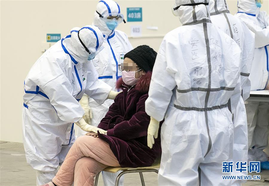 （新華全媒頭條&middot;圖文互動）（3）火線上的中流砥柱&mdash;&mdash;獻(xiàn)給奮戰(zhàn)在抗疫一線的醫(yī)務(wù)工作者