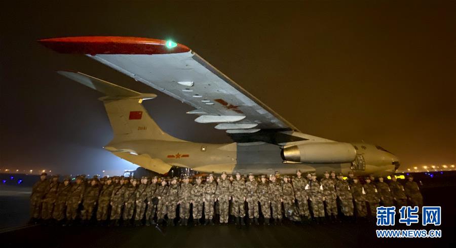 （新華全媒頭條&middot;圖文互動）（13）火線上的中流砥柱&mdash;&mdash;獻(xiàn)給奮戰(zhàn)在抗疫一線的醫(yī)務(wù)工作者