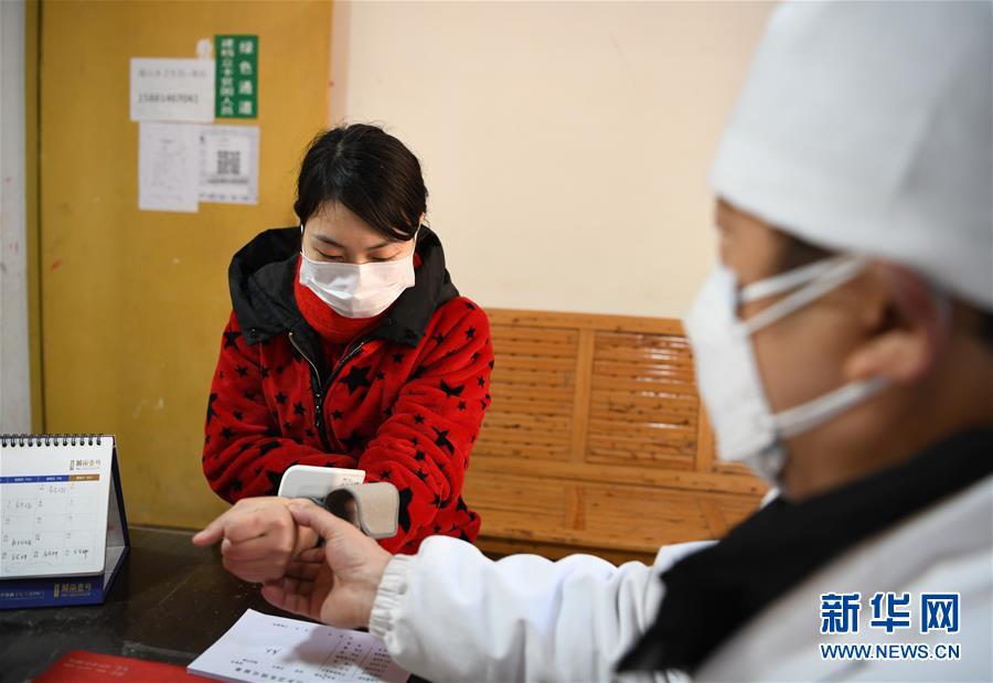 （抓好經(jīng)濟發(fā)展 應對復雜局面&middot;圖文互動）（1）2500萬農(nóng)民工如何安全返崗？&mdash;&mdash;農(nóng)民工大省四川復工觀察