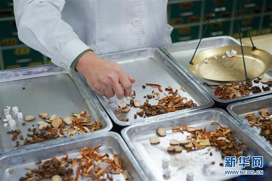 （聚焦疫情防控&middot;圖文互動）（5）參與救治新冠肺炎確診病例超八成&mdash;&mdash;中醫藥在抗擊疫情中貢獻力量