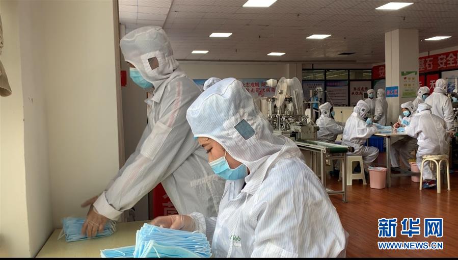 （決戰決勝脫貧攻堅&middot;圖文互動）（3）防疫有保障 脫貧有底氣&mdash;&mdash;甘肅一批扶貧車間成為戰疫&ldquo;兵工廠&rdquo;